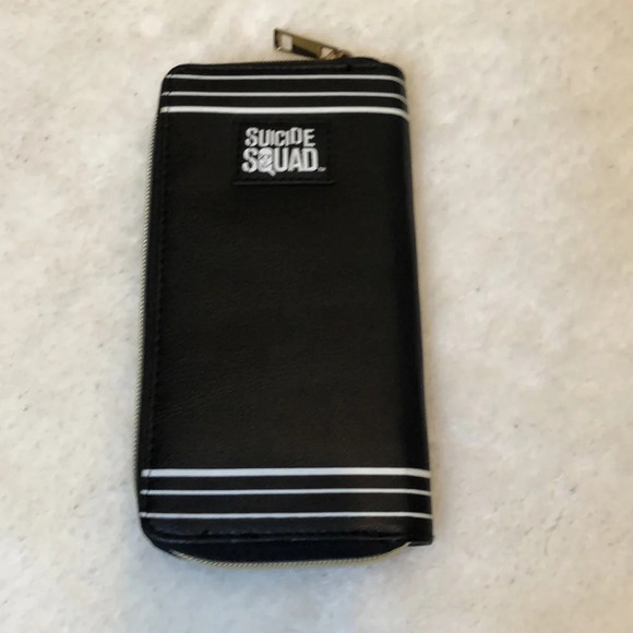 Harley Quinn Suicide Squad wallet black full zip external  and internal EUC - Picture 3 of 5